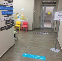 Напольный указатель в фитнес-клуб